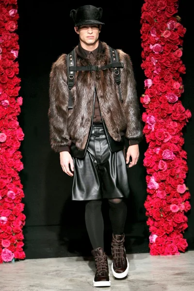 Look 18